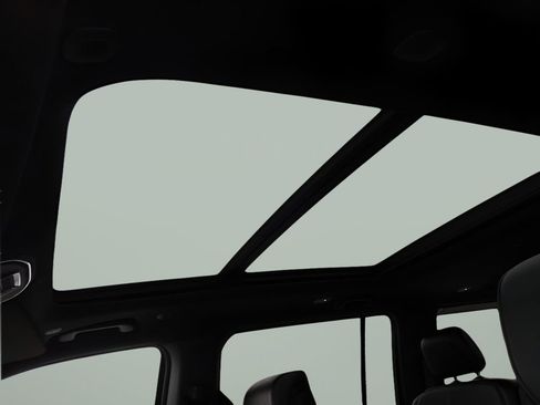 Used 2022 Jeep Wagoneer Series II w/ Premium Group I image 15