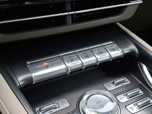 Used 2024 Lincoln Nautilus Premier image 14