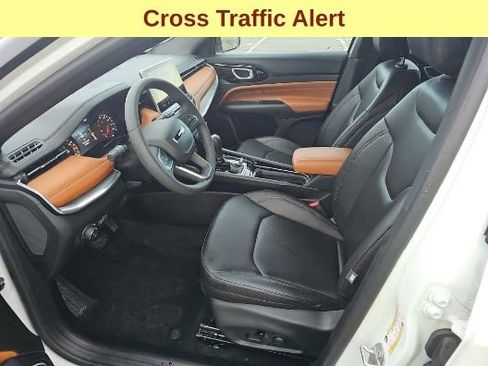 Used 2024 Jeep Compass Limited image 10