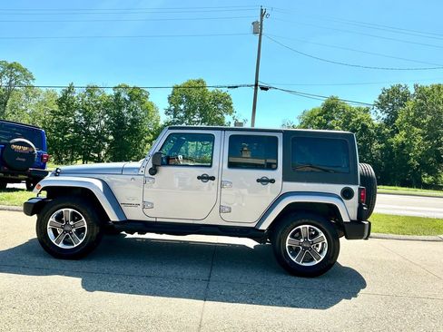 Used 2014 Jeep Wrangler Unlimited Sahara AWD/4WD image 8