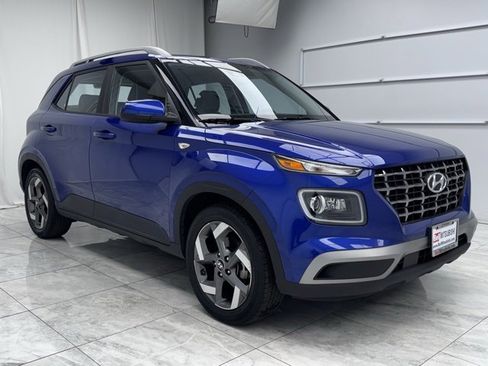 Used 2022 Hyundai Venue Limited w/ Cargo Package image 2