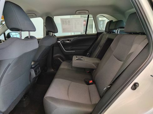 Used 2025 Toyota RAV4 XLE FWD image 12