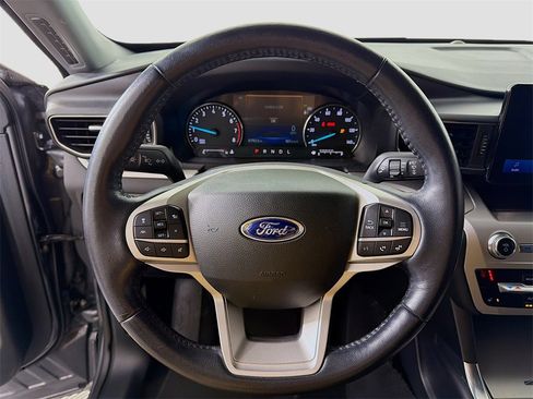 Used 2022 Ford Explorer XLT w/ Equipment Group 202A image 13