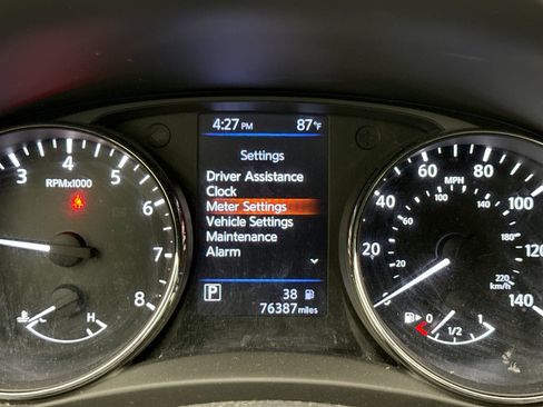 Used 2018 Nissan Rogue SV AWD/4WD image 9
