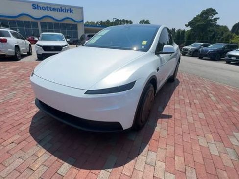 Used 2026 Tesla Model Y 2WD image 6