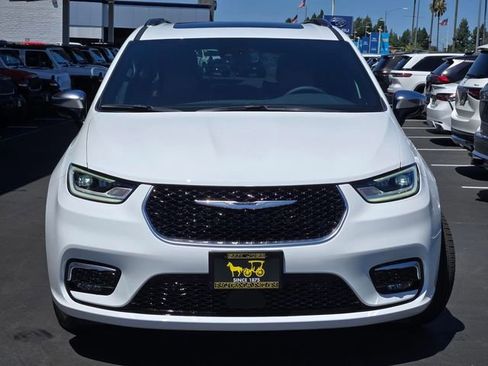 New 2026 Chrysler Pacifica Pinnacle w/ Trailer Tow Group FWD image 2