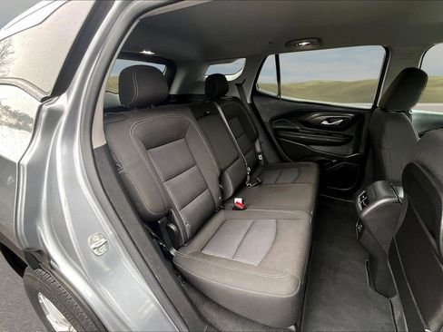 Used 2024 GMC Terrain SLE w/ Driver Convenience Package image 16