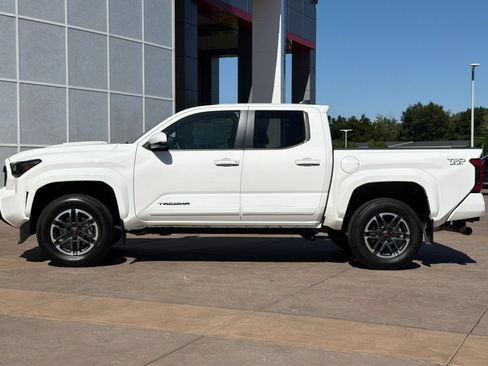 Used 2024 Toyota Tacoma TRD Sport w/ TRD Sport Upgrade Package AWD/4WD image 7