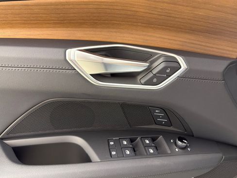 Used 2023 Audi e-tron GT Prestige w/ Prestige Package image 10