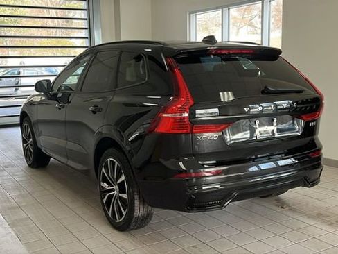Certified 2025 Volvo XC60 B5 Plus image 4
