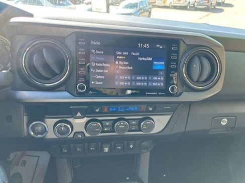 Used 2022 Toyota Tacoma TRD Off-Road image 21