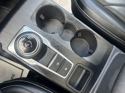 Used 2025 Ford Escape SE image 40