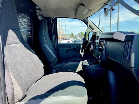 Used 2025 GMC Savana 2500 w/ Driver Convenience Package RWD image 21