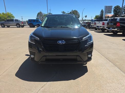 Used 2023 Subaru Forester Premium AWD/4WD image 9