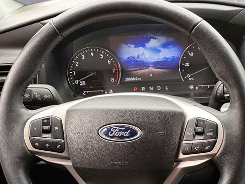 Used 2023 Ford Explorer XLT w/ Equipment Group 202A AWD/4WD image 16
