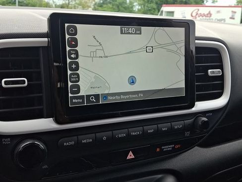 Used 2023 Hyundai Venue Limited FWD image 29