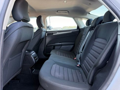 Used 2019 Ford Fusion SE image 16