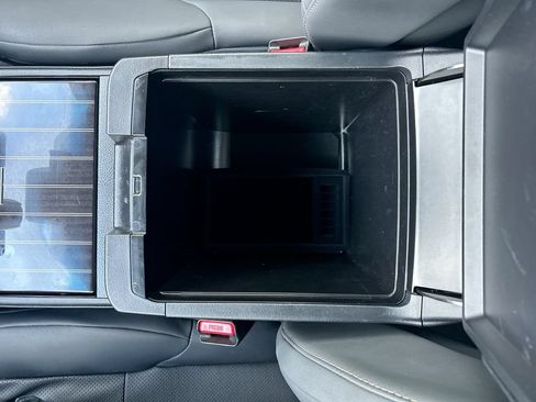 Used 2023 Lexus GX 460 Premium w/ Accessory Package AWD/4WD image 18