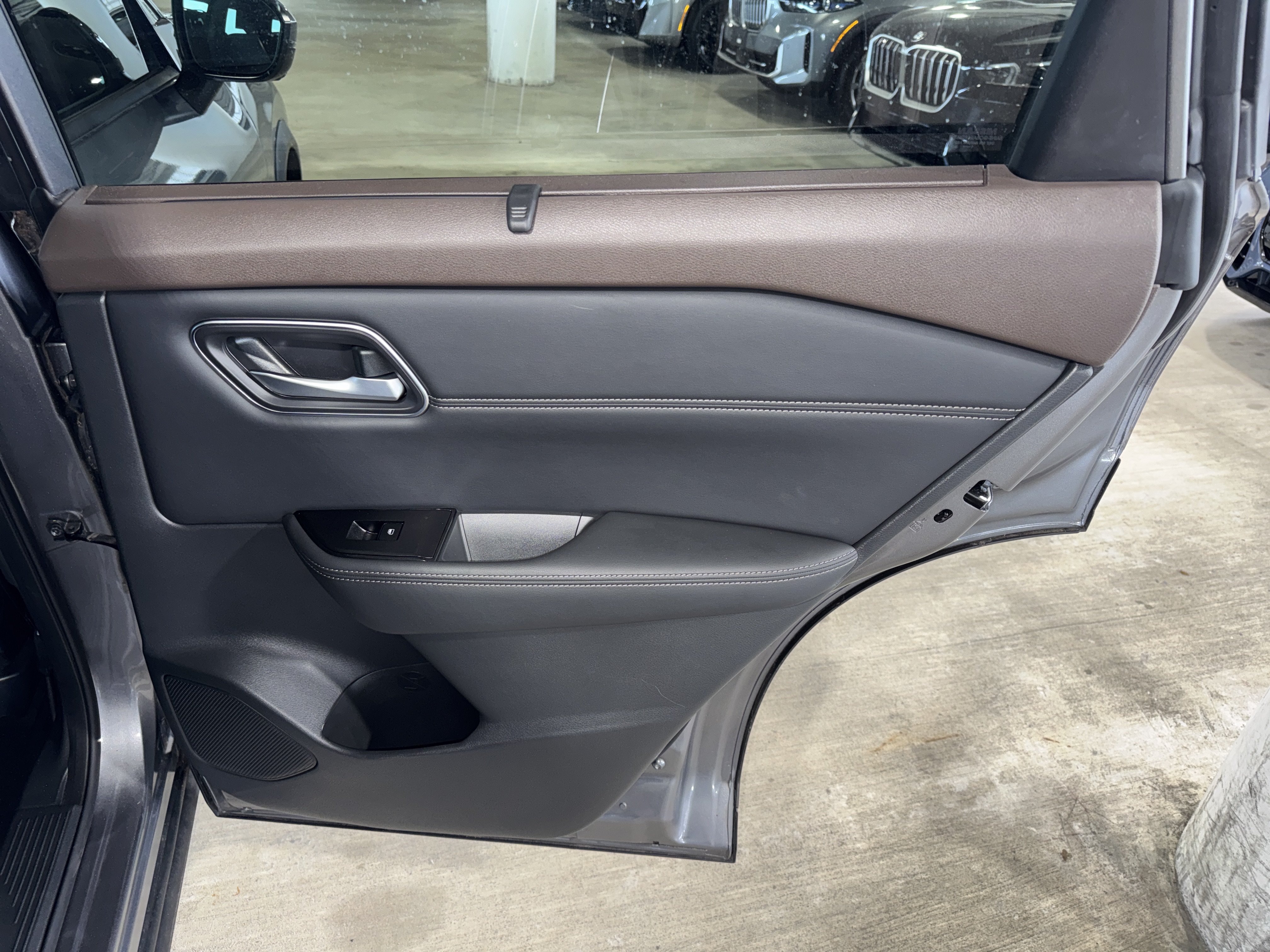 Used 2021 Nissan Rogue SV w/ Premium Package FWD image 11