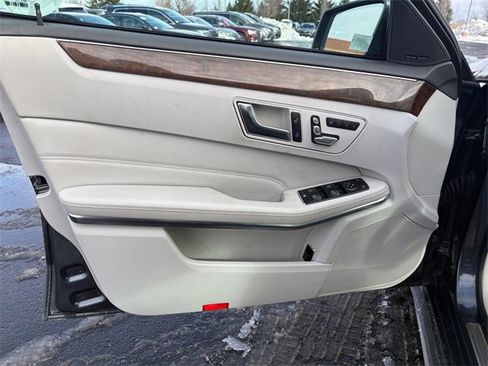 Used 2014 Mercedes-Benz E 350 4MATIC Sedan image 17