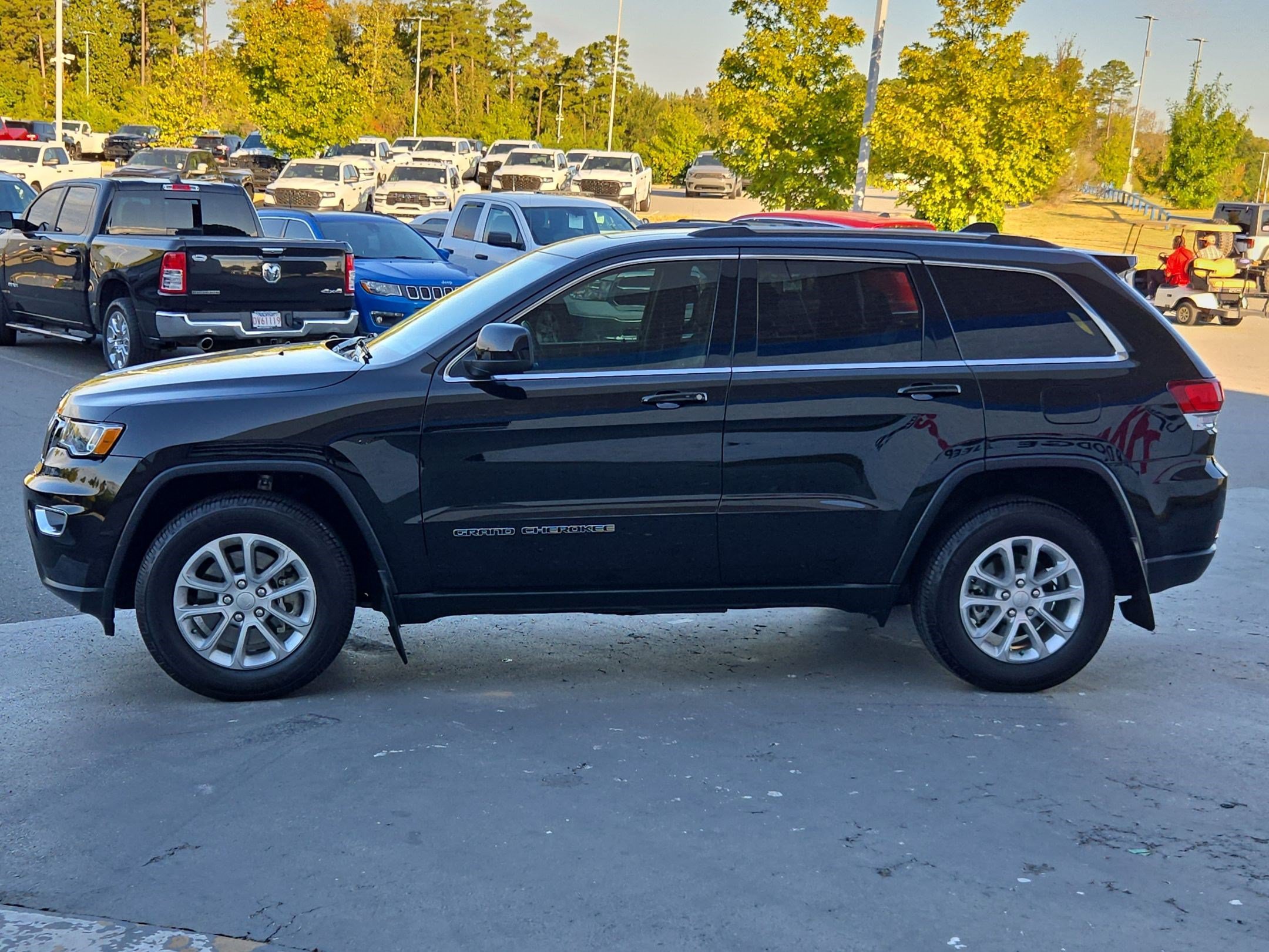 Used 2021 Jeep Grand Cherokee Laredo X RWD image 4
