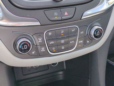 Used 2024 Chevrolet Equinox LT FWD image 19