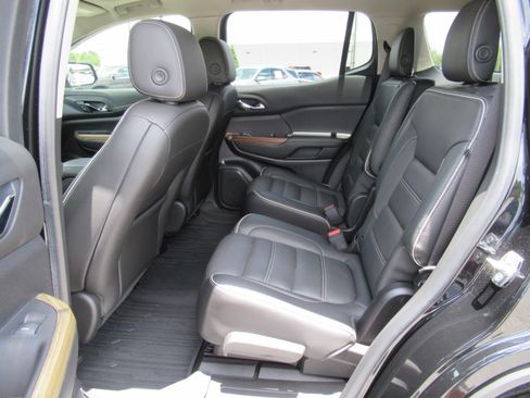 Used 2019 GMC Acadia Denali w/ Technology Package FWD image 36
