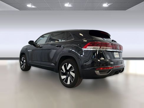 Used 2025 Volkswagen Atlas Cross Sport SE image 3