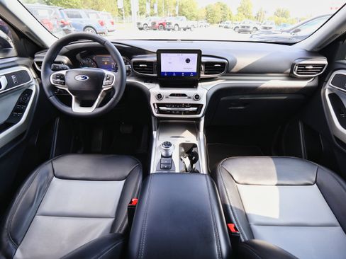 Used 2022 Ford Explorer XLT w/ Equipment Group 202A image 17