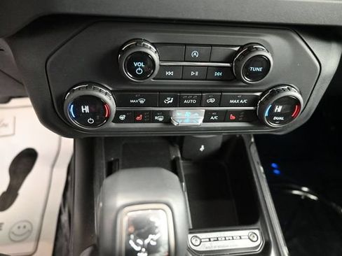 Certified 2025 Ford Bronco Outer Banks AWD/4WD image 18