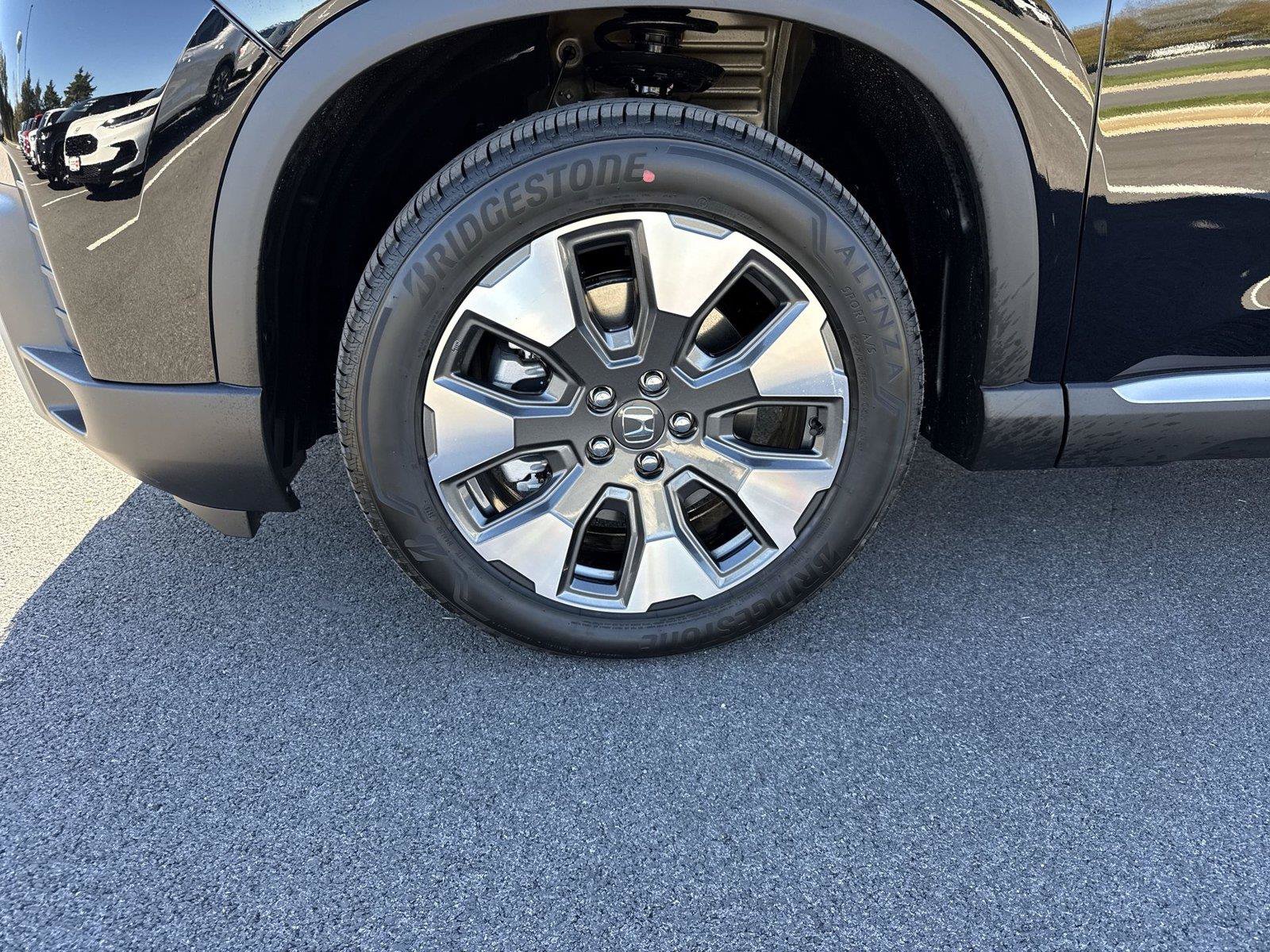 New 2026 Honda Pilot Touring image 10
