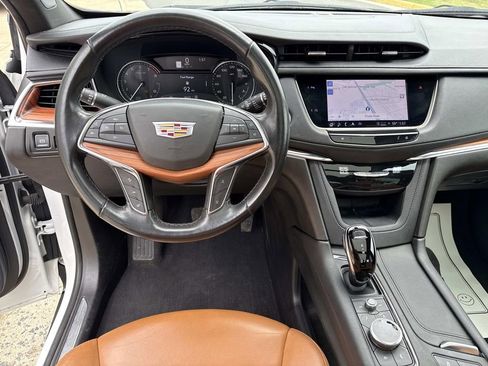 Used 2022 Cadillac XT5 Premium Luxury w/ LPO, Floor Liner Package AWD/4WD image 10