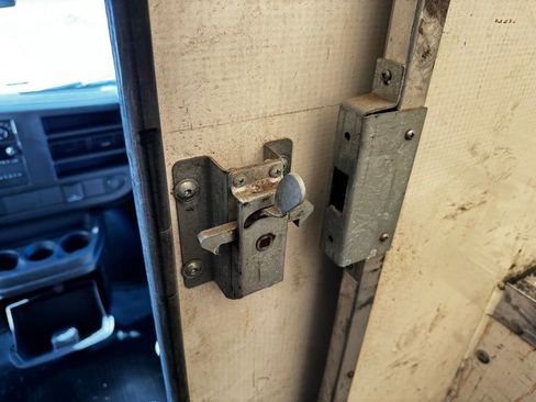 Used 2016 Chevrolet Express 3500 image 42