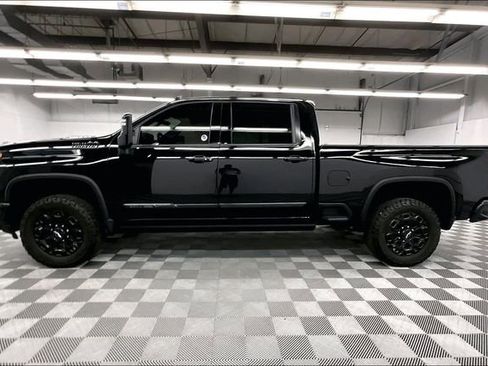 Used 2024 Chevrolet Silverado 2500 High Country w/ High Country Premium Package AWD/4WD image 14