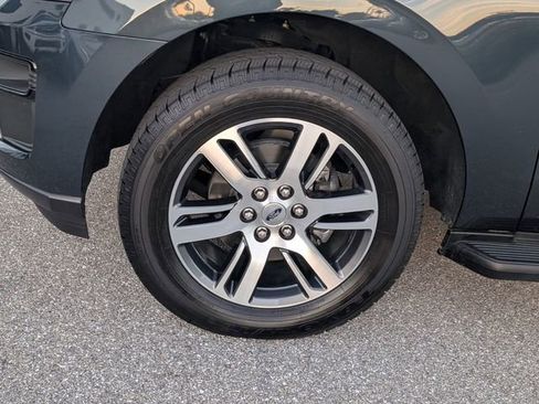 Used 2024 Ford Expedition XLT image 4