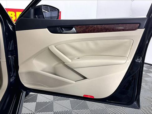 Used 2014 Volkswagen Passat 1.8T Wolfsburg Edition image 19