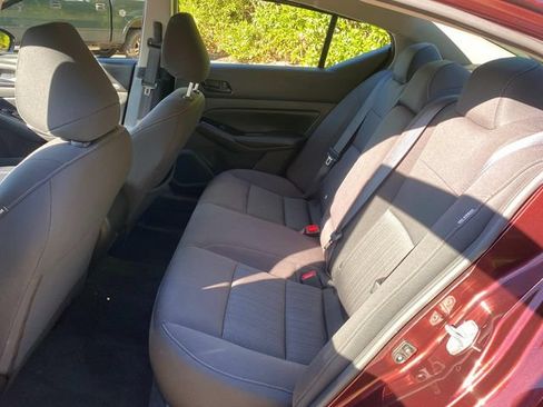 Used 2023 Nissan Altima 2.5 SV FWD image 9