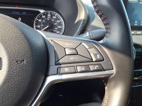 Certified 2025 Nissan Sentra SR FWD image 16