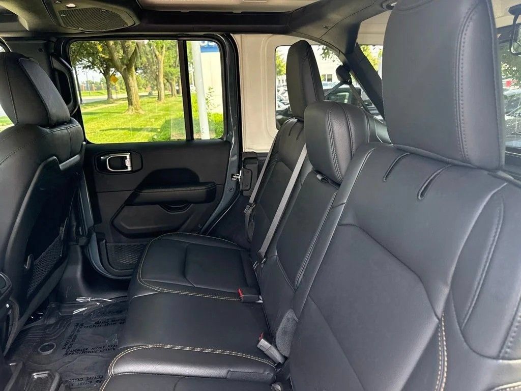 Used 2026 Jeep Wrangler Unlimited Sahara AWD/4WD image 14