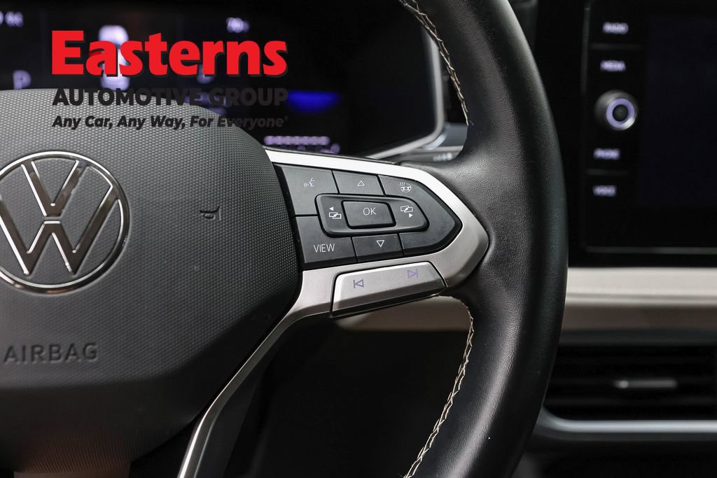 Used 2025 Volkswagen Taos SE AWD/4WD image 18