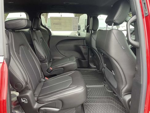 New 2026 Chrysler Pacifica Select FWD image 16