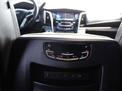 Used 2019 Cadillac Escalade ESV Platinum w/ Escalade Sport Edition AWD/4WD image 23