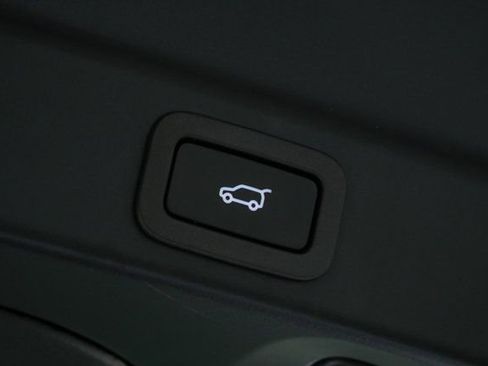 Used 2021 Jaguar F-PACE S image 29