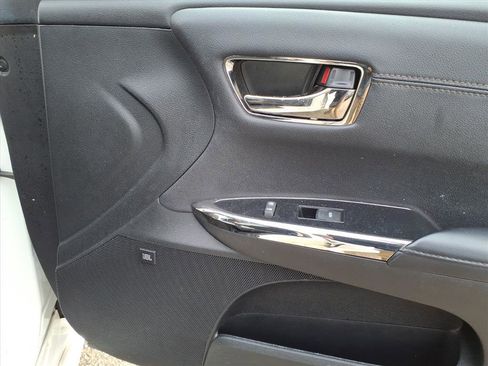 Used 2018 Toyota Avalon Limited image 5