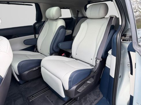 Certified 2026 Kia Carnival SX Prestige FWD image 16