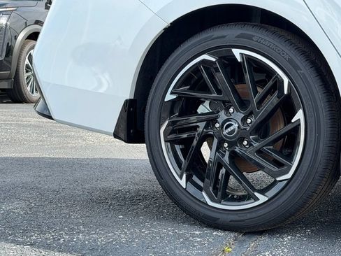 New 2026 Nissan Sentra SR w/ SR Premium Package FWD image 34