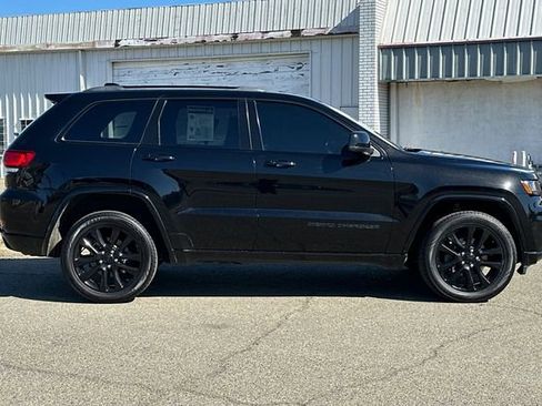 Used 2020 Jeep Grand Cherokee Altitude AWD/4WD image 3