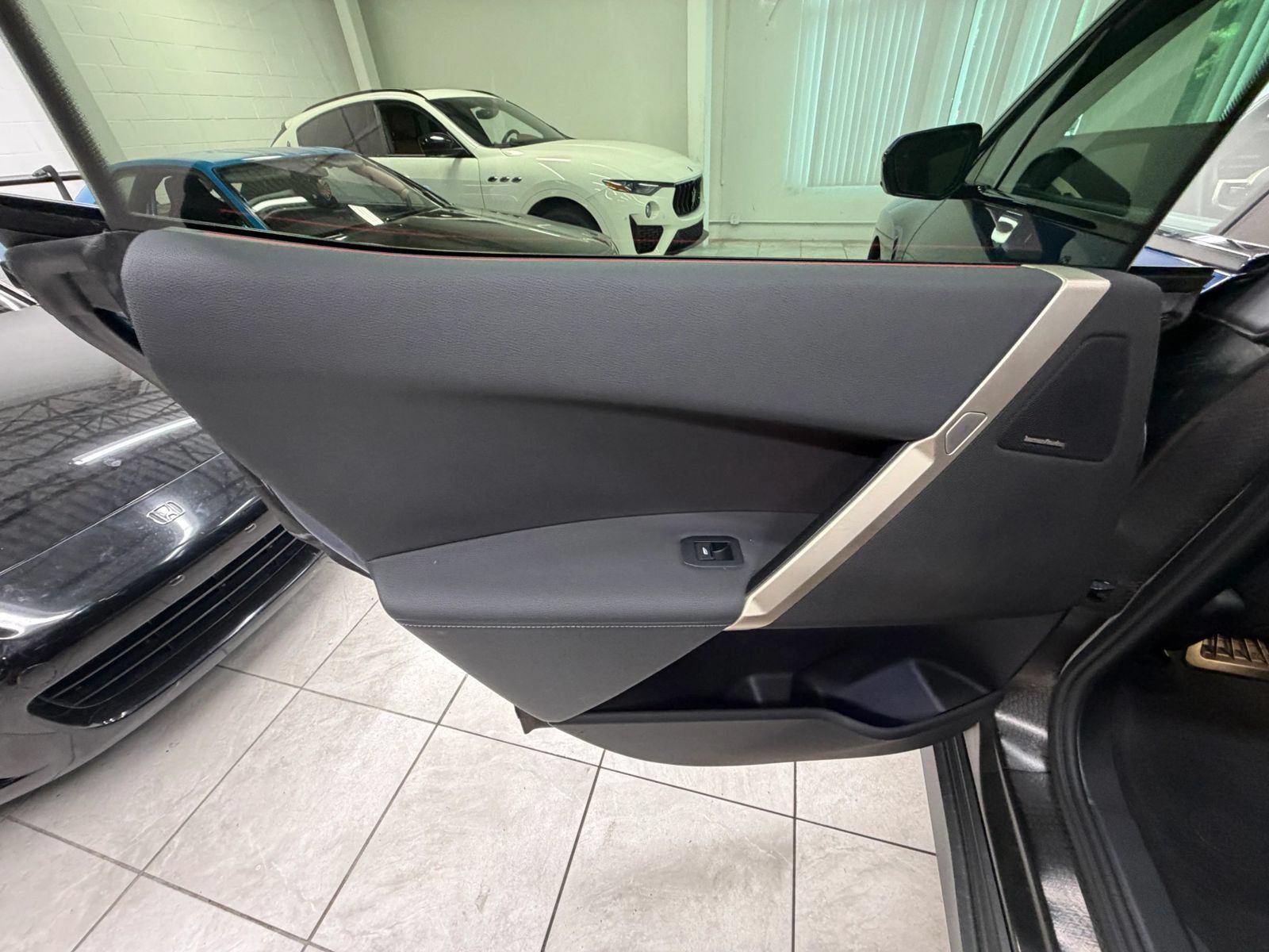 Used 2022 BMW iX xDrive50 w/ Convenience Package AWD/4WD image 15