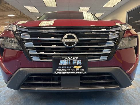 Used 2025 Nissan Rogue SV image 13