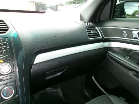 Used 2017 Ford Explorer XLT AWD/4WD image 26
